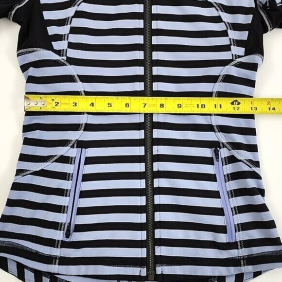 Lululemon Forme Jacket Sea Stripe Polar Haze Black Stretch Thumbholes Size 4 - Picture 15 of 16
